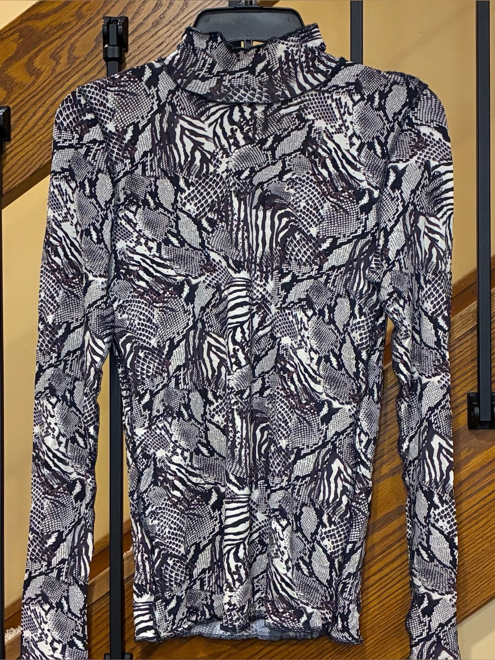 Wilfred Top Mockneck Stretch long sleeve  Zebra Snake print SZ. Med